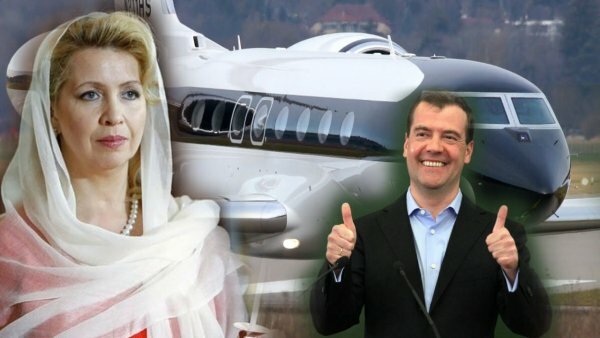 Самолет жены Медведева совершил посадку на Кипре