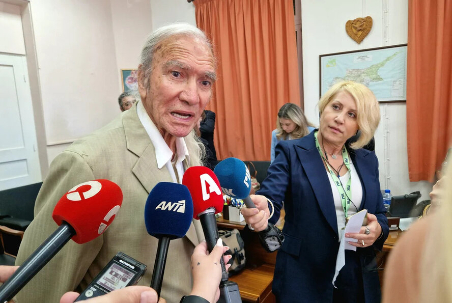 89-летний кипрский музыкант подал заявку на участие в парламентских выборах