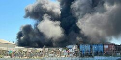 Черный дым накрыл Ларнаку после масштабного пожара в Арадиппу
