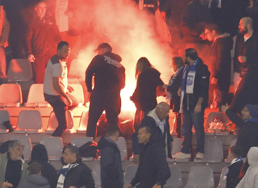 Политические партии раскритиковали решение правительства Кипра проводить футбольные матчи без болельщиков