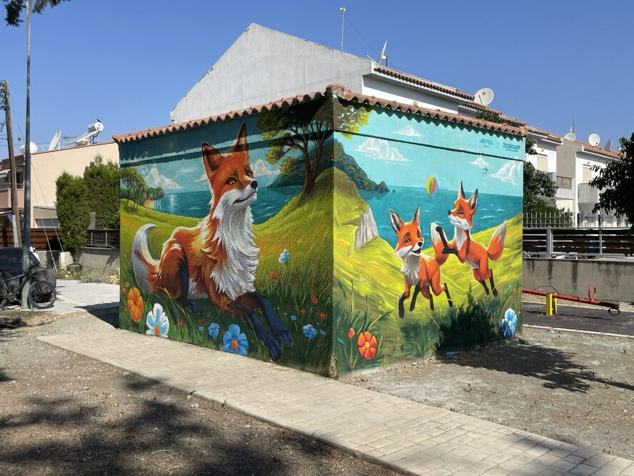 В Лимассоле унылые трансформаторные будки украсили граффити В Лимассоле унылые трансформаторные будки украсили граффити