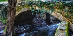 Средневековый мост на природной тропе Милия