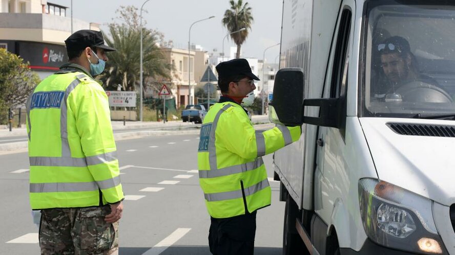 Жители Кипра получили 370 штрафов за несоблюдение режима комендантского часа