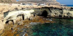 В районе Фамагусты в морских пещерах спасли женщину