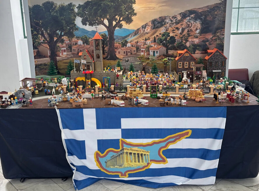Кипрские традиции ожили в миниатюре: уникальная выставка с фигурками Playmobil покорила Афины