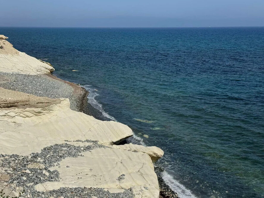 Сточные воды попадают в море у Мони