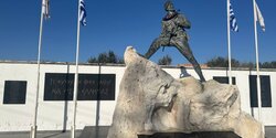 Памятник бойцу ЭОКА в Лимассоле, убитому уже после завершения освободительной борьбы 1955–1956 годов