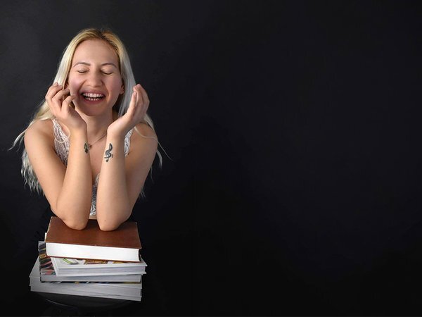 Филолог преподает кипрский диалект онлайн через юмористические видео