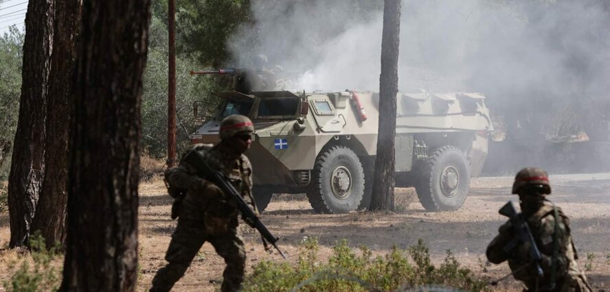 Кипр хочет купить у Франции новые танки, беспилотники и военный корабль