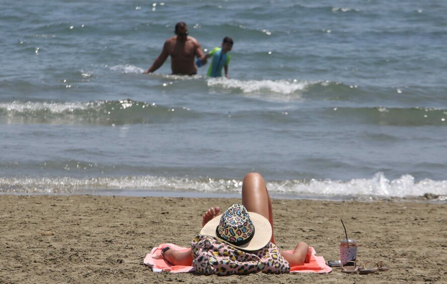 На пляже Акти Олимпион в Лимассоле установят волнорезы