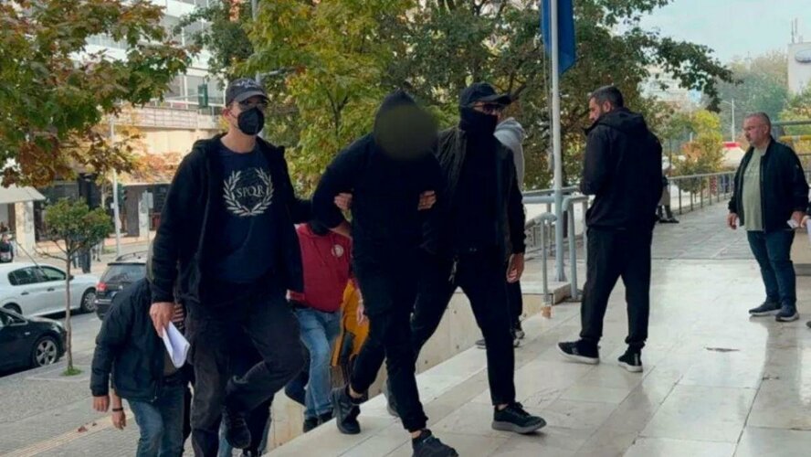 Подозреваемых в убийстве Ставроса Демосфенуса доставили на Кипр из Греции