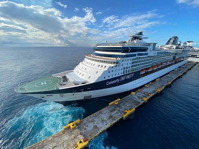 В порт Лимассола зашел круизный лайнер Celebrity Infinity
