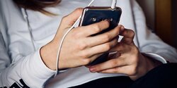 В школах ЕС запрещены мобильные телефоны, а что насчет Кипра?