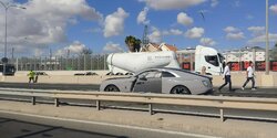 В Лимассоле застрелен председатель футбольного клуба «Кармиотисса» Ставрос Демосфенус (обновлено) В Лимассоле застрелен председатель футбольного клуба «Кармиотисса» Ставрос Демосфенус (обновлено)