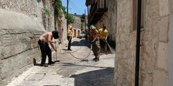 Волонтеры помогают деревне Вуни после разрушительного пожара