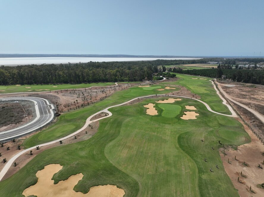 В Лимассоле появилось новое современное 18-луночного гольф-поле