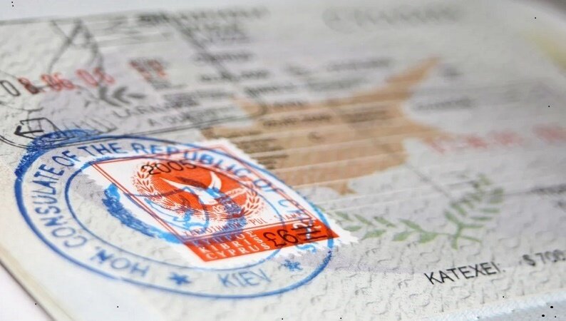 Золотых кипрских паспортов никого не лишили. Оказалось, что нет подходящих законов