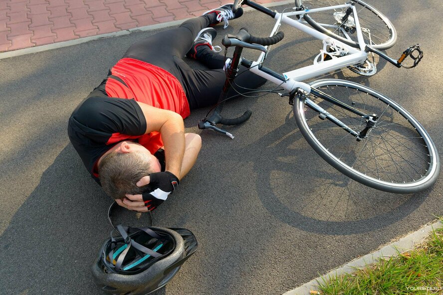 Велосипедисты кипра требуют отменить закон об обязательном ношении шлемов