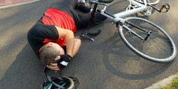 Велосипедисты кипра требуют отменить закон об обязательном ношении шлемов