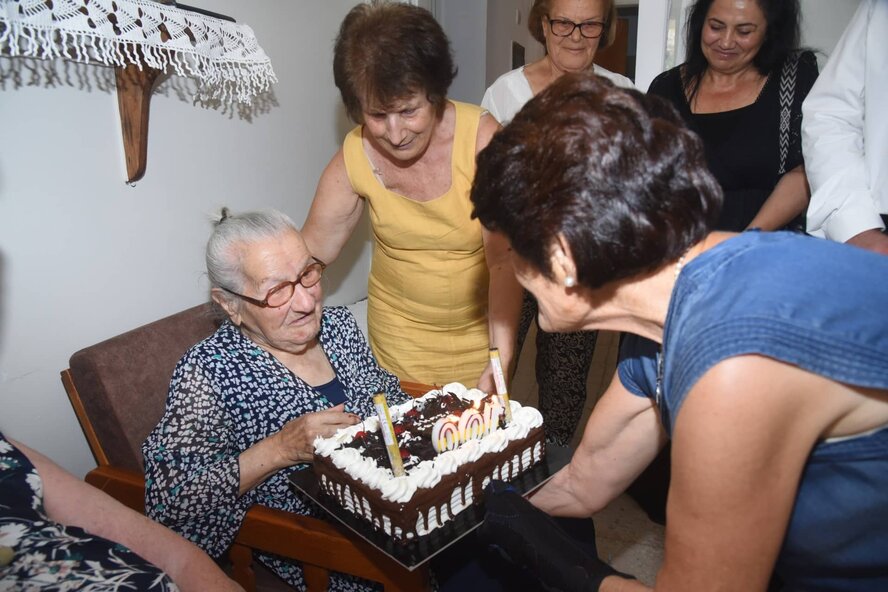 Долгожители Кипра: бабушка Мария из Айя-Напы отметила свое 100-летие Долгожители Кипра: бабушка Мария из Айя-Напы отметила свое 100-летие