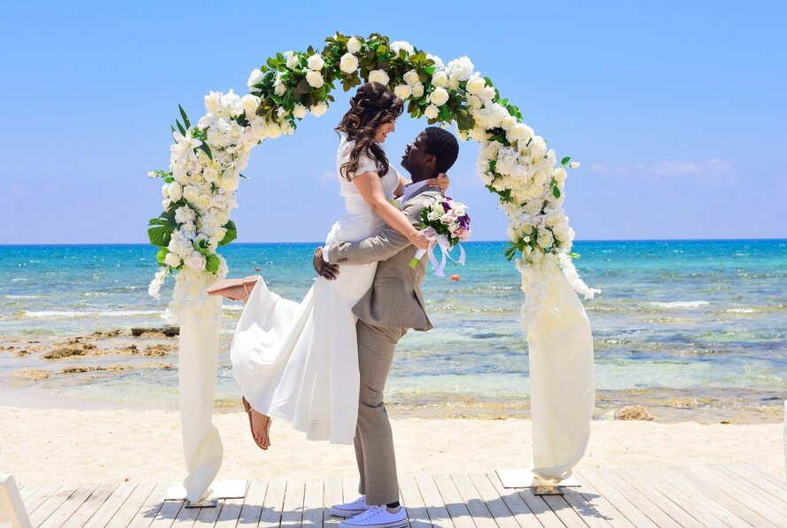 30 лет — идеальный﻿ возраст для вступления в брак на Кипре