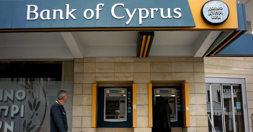 Банк Кипра закрывает счета российским клиентам