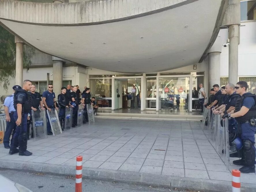 В Лимассоле начался суд над участниками сентябрьских массовых беспорядков