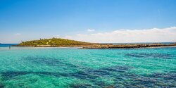 Кипр надеется принять первых туристов из Великобритании и РФ в июле 