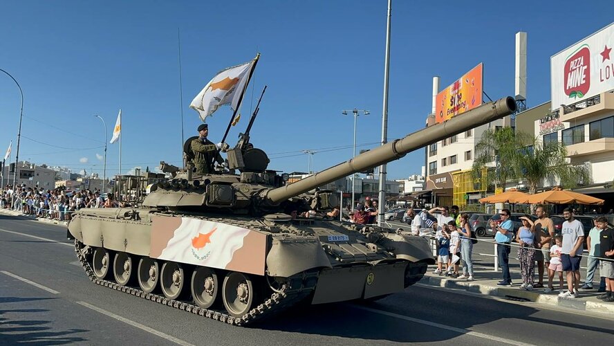 Какая техника участвовала в параде в честь Дня независимости Кипра? Какая техника участвовала в параде в честь Дня независимости Кипра?