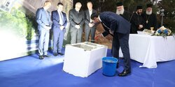 Президент Кипра заложил первый камень в фундамент для онкологического центра