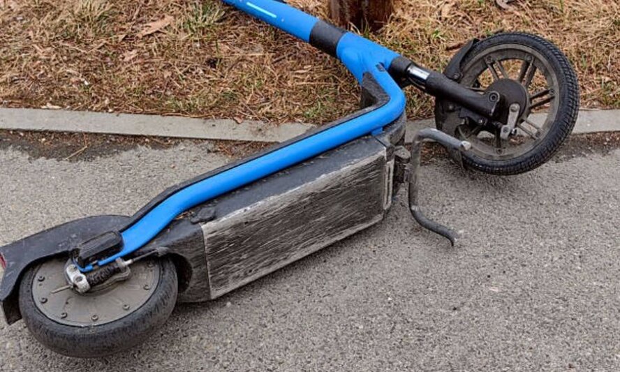 Подростки на электросамокатах на Кипре игнорируют ПДД