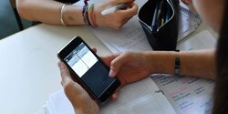На Кипре ужесточили правила пользования мобильными телефонами в школах