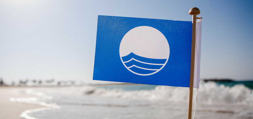 69 пляжей Кипра получили награду «Голубой флаг»