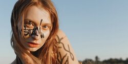 Между традицией и электроникой: интервью с Iva Sativa