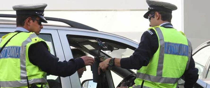 Без суда и следствия: полицейским на Кипре разрешили лишать водителей прав на месте нарушения ПДД