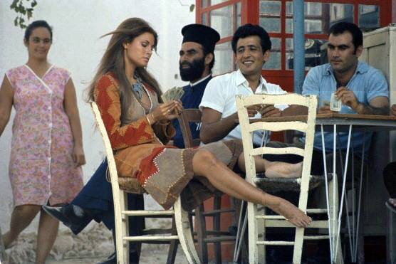 Видеоклип Antigoni сравнивают с культовой фотосессией Ракель Уэллс на Кипре