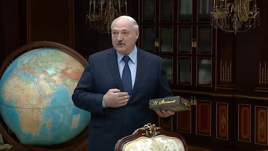Лукашенко похвастался, что в Беларуси начали производить свой коньяк