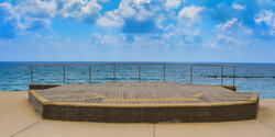 Смотровая площадка на Кипре с красивым видом на море