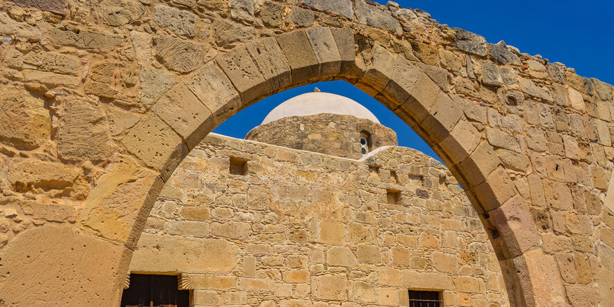 Церковь Панагия Одигитрия, построенная на Кипре из камней, взятых из руин древнего святилища Афродиты