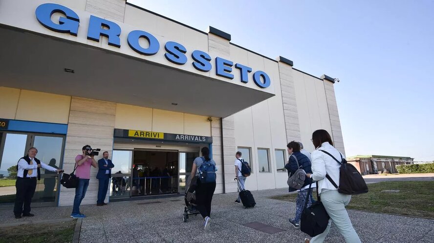 Итальянским аэропортом в Тоскане владеет российский олигарх через кипрскую компанию