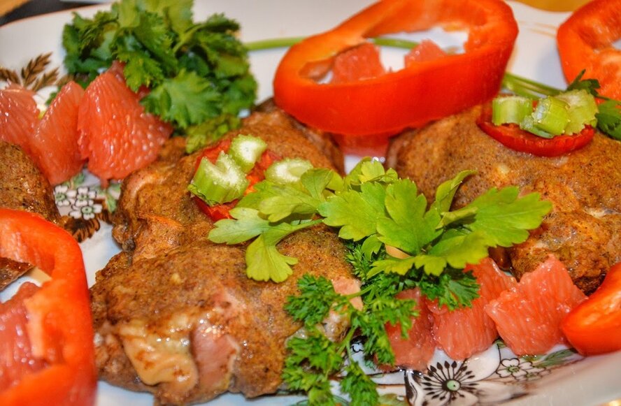 Полезная кухня Кипра. Нежная запеченная куриная грудка в маринаде из сочной кипрской хурмы