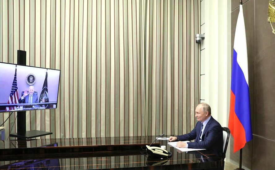 Переговоры президентов Путина и Байдена, продлившиеся 2 часа, завершились