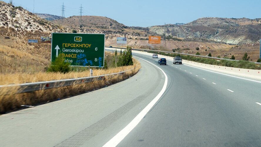 На дорогах Кипра создадут удобную для водителей инфраструктуру