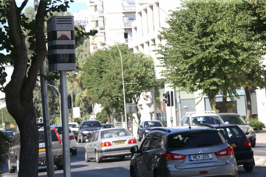 Количество нарушений ПДД на Кипре сократилось вдвое с момента установки дорожных камер