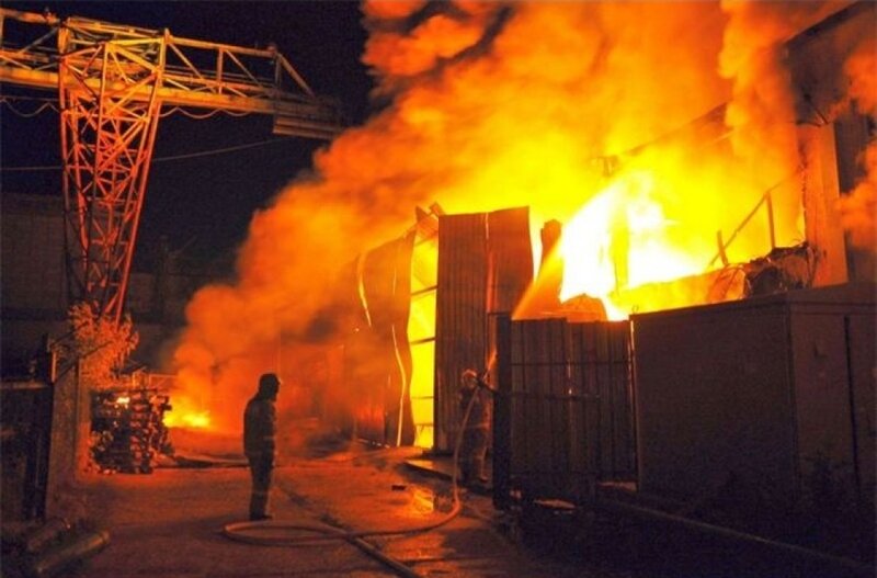 Пожар в промышленной зоне в северной Никосии подчеркивает беспредел на предприятии
