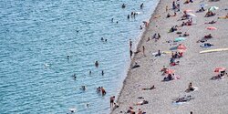 Многочисленных посетителей пляжей Пафоса некому спасать