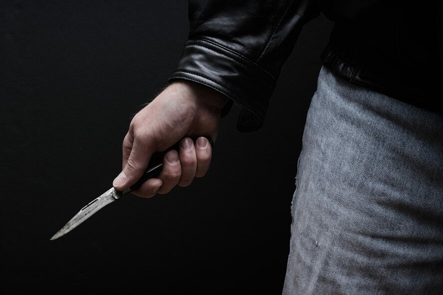 Полиция расследует попытку убийства в драке в парке Дасуди в Пафосе Полиция расследует попытку убийства в драке в парке Дасуди в Пафосе