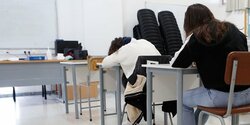 В школах Кипра хотят запретить мобильные телефоны