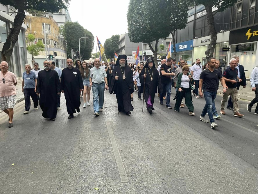 Армяне Кипра вышли с протестом на улицы Никосии