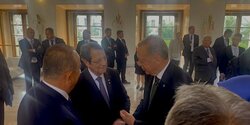 Президент Кипра кратко побеседовал с Эрдоганом в Праге